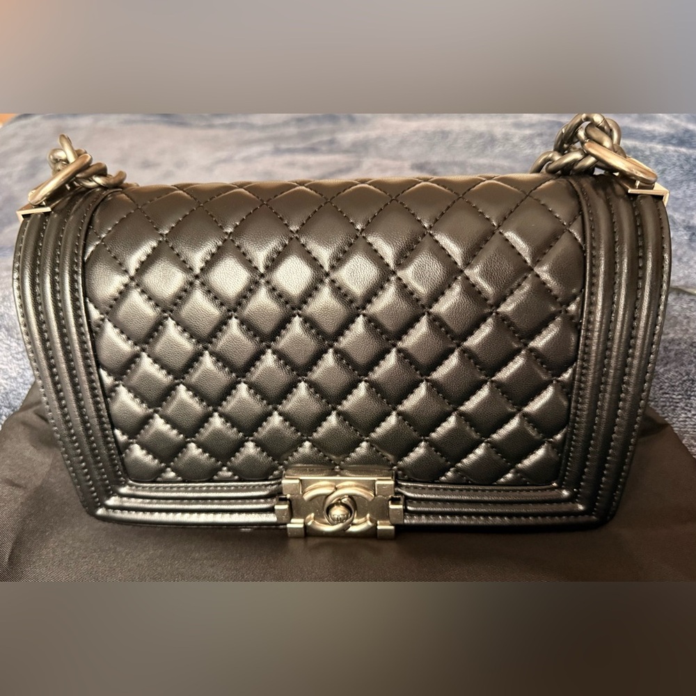 Chic Black Quilted Leather Bag